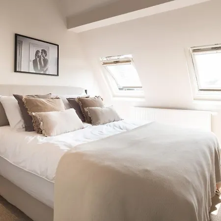 بيت ضيافة Empire Garden View 4*